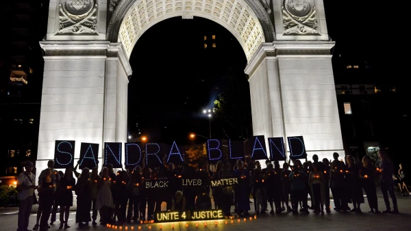 Mãi Nhắc Tên Cô: Cuộc Đời Và Cái Chết Của Sandra Bland - Say Her Name: The Life and Death of Sandra Bland